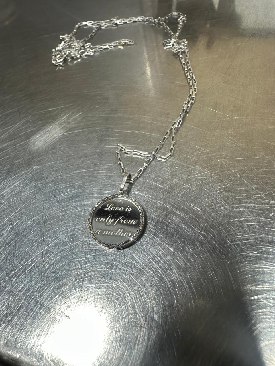 PINGENTE DIAMANTADO COM FOTOGRAVAÇÃO E FRASE – CORRENTE CARTIER 60cm